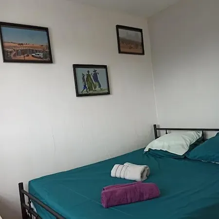 Cabourg: Petit F2 Proche Hippodrome. * Cabourg