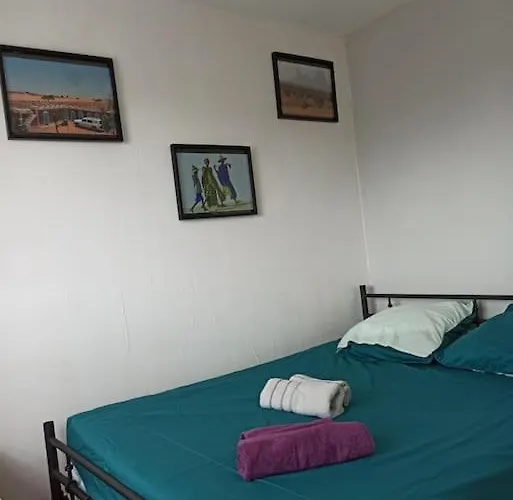 Cabourg: Petit F2 Proche Hippodrome. * Cabourg