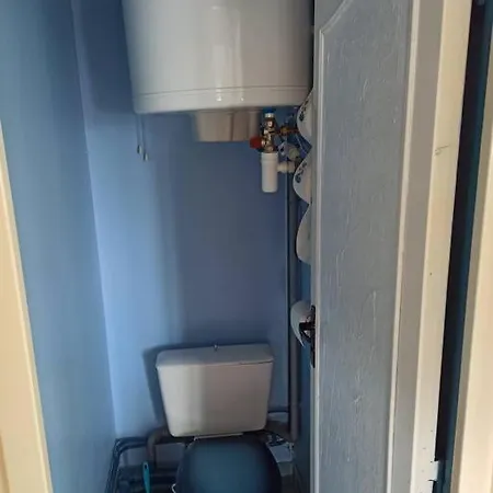 Cabourg: Petit F2 Proche Hippodrome. *